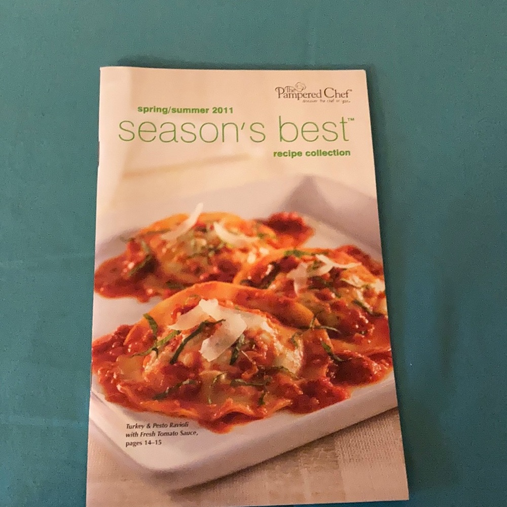 NWT Pampered Chef Season's Best SS/2011 Cookbook